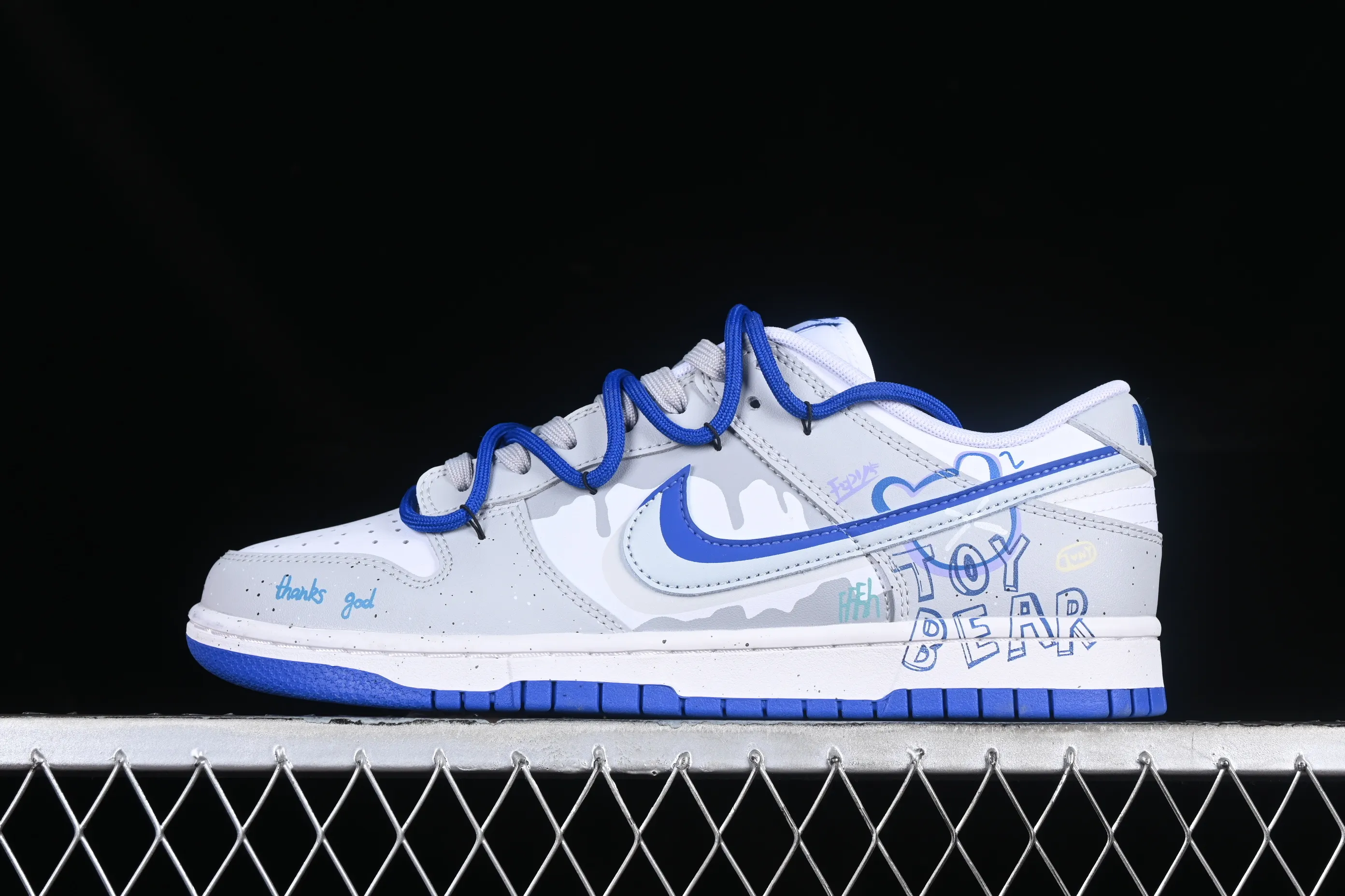All Categories Nk SB Dunk Series Nk SB Dunk Low Low-top sneakers Nk Dunk Low "Royal" Gummy bear color graffiti Bear English letters SB strap low-top casual sneakers DV0831-104